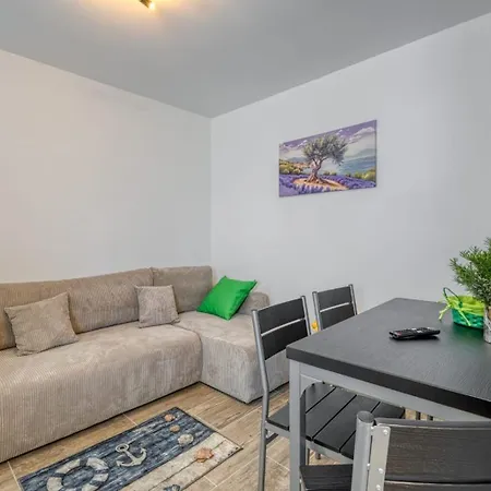 Apartment With Parking Space Bonic, Losinj - 23056