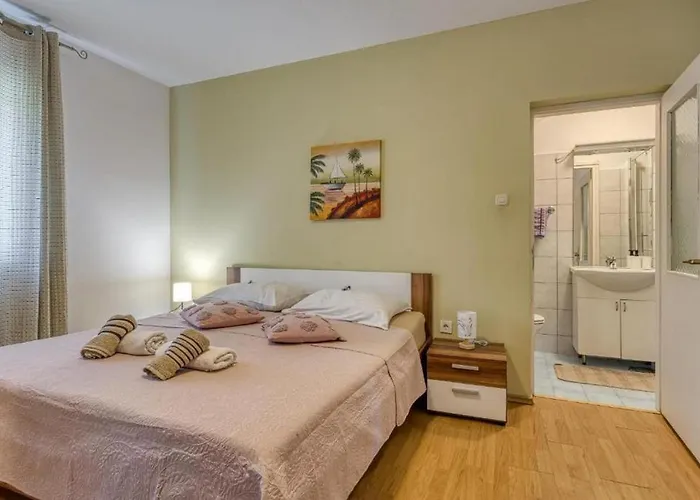 Appartamento With Parking Space Bonic, Losinj - 23056 Lussingrande