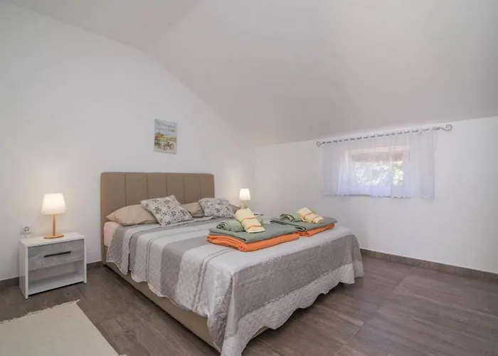 Appartamento With Parking Space Bonic, Losinj - 23056