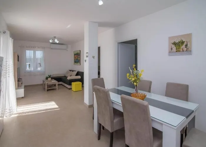 Appartamento With Parking Space Bonic, Losinj - 23056 Lussingrande