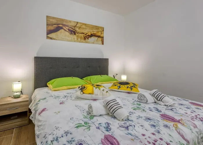Appartamento With Parking Space Bonic, Losinj - 23056