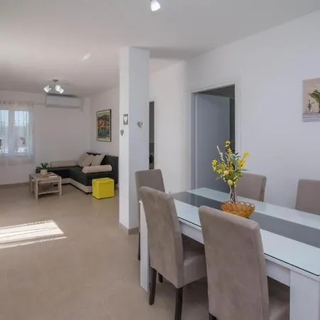 Apartament With Parking Space Bonic, Losinj - 23056 Veli Lošinj