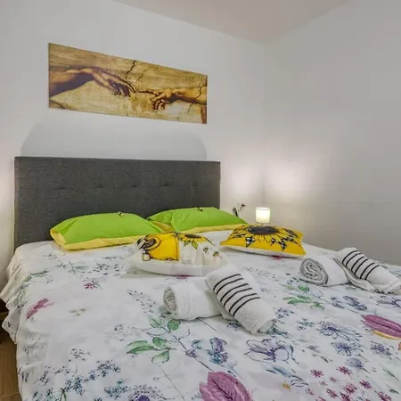 Appartamento With Parking Space Bonic, Losinj - 23056